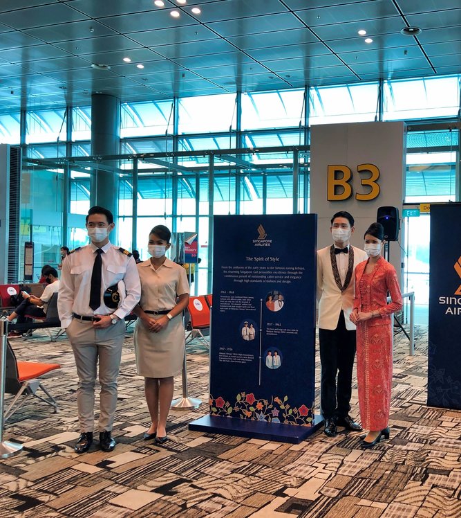 Past Singapore Airlines Uniform